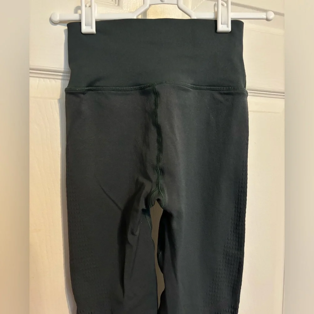 Fabletics Women's Military Green Leggin Size Large - Picture 4 of 10
